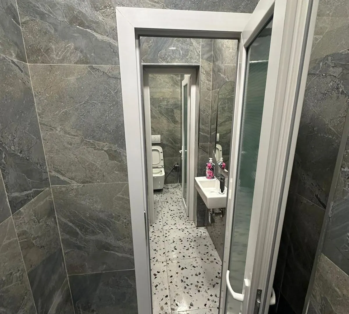 Pasha Studio Apartment Τίρανα