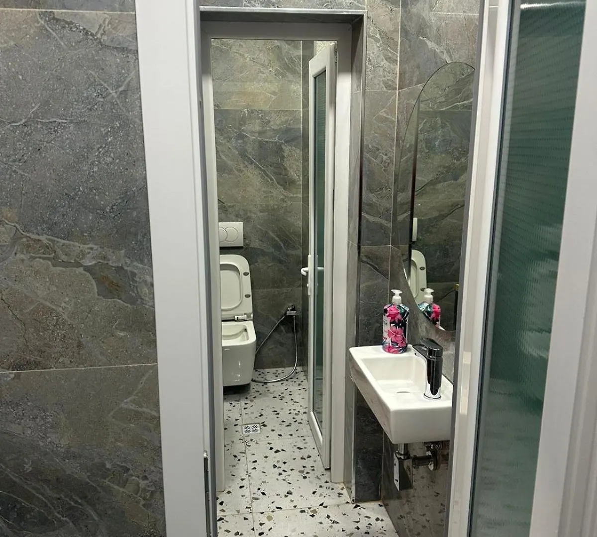 Pasha Studio Apartment Τίρανα