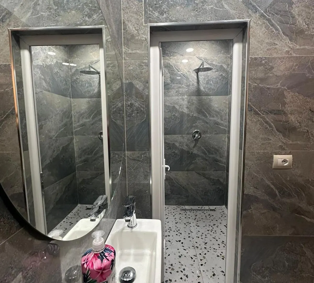 Pasha Studio Apartment Τίρανα